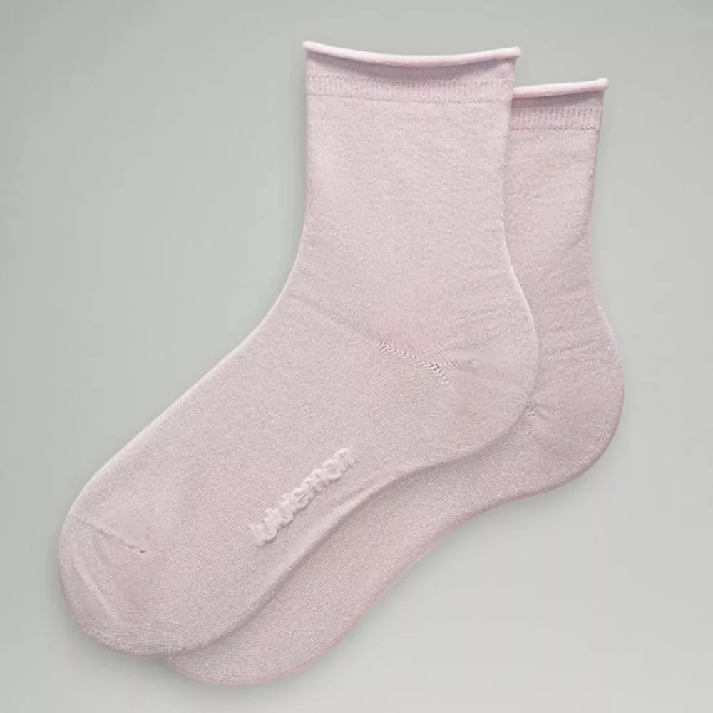 Lululemon NWT Daily Stride Sparkle Socks Strawberry Milkshake/ Silver glimmer LG